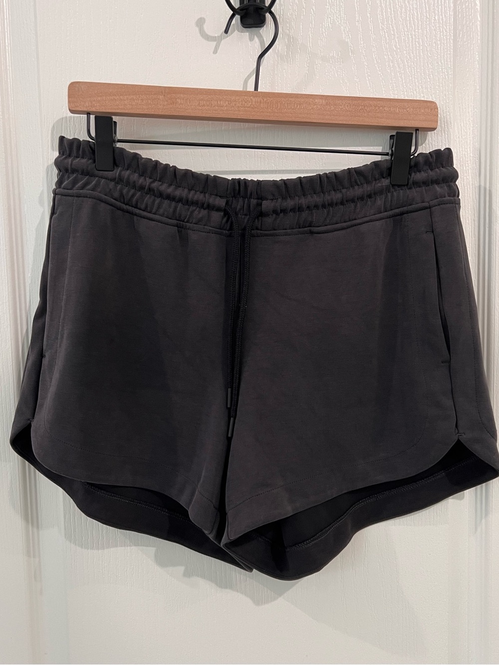 Athleta Seasoft Mid Rise 4" Short